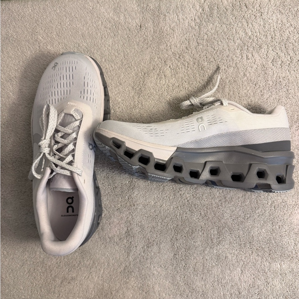 On Running Women's Athletic Shoes - Gray
New w/o tags